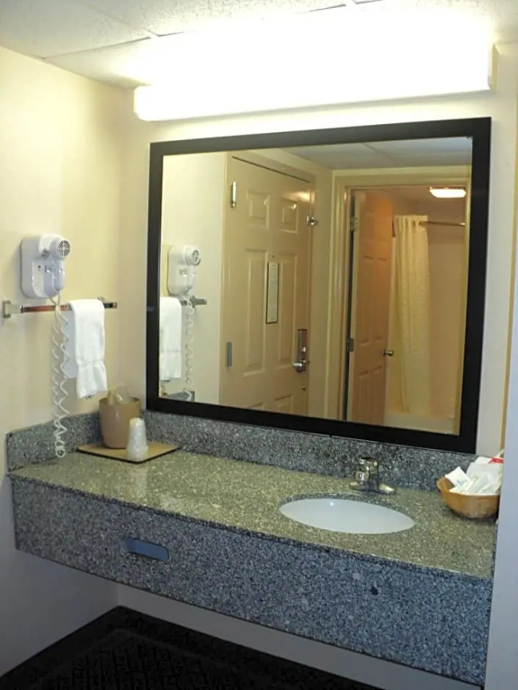 Double Suite (full double bed)