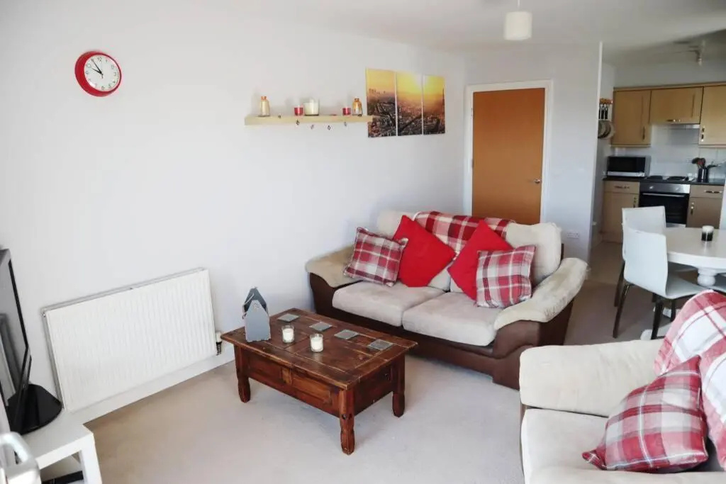 Quiet space next to Gatwick Airport and Town Centre