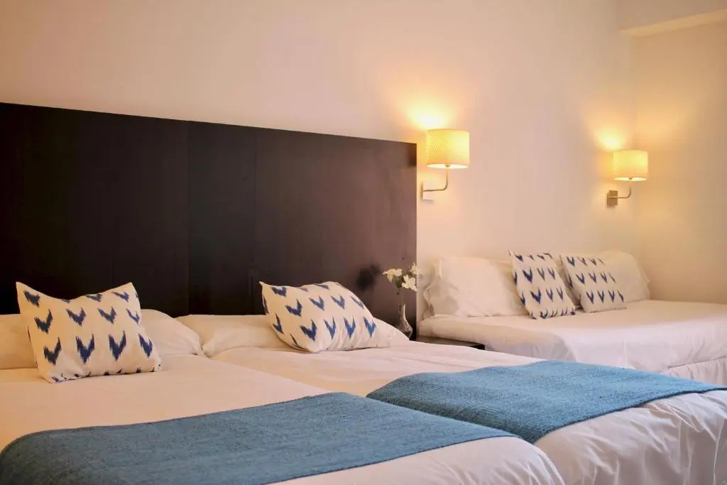Standard Triple room