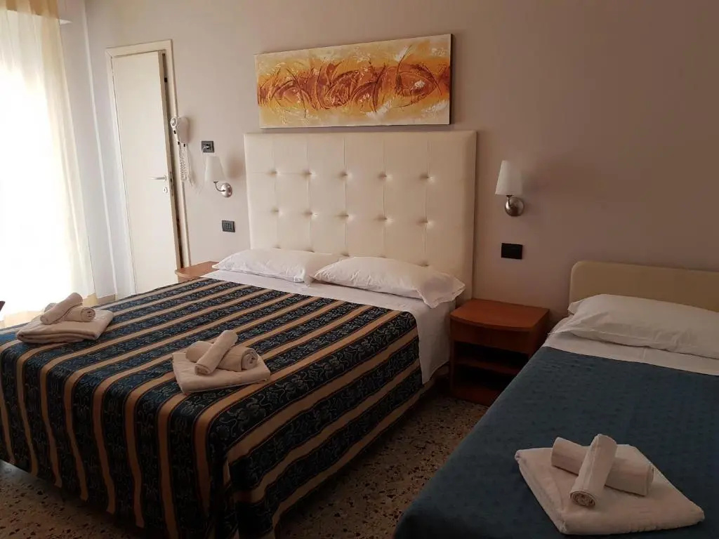 Standard Triple room
