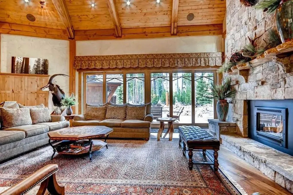 Hatari Lodge - Private Home by RedAwning