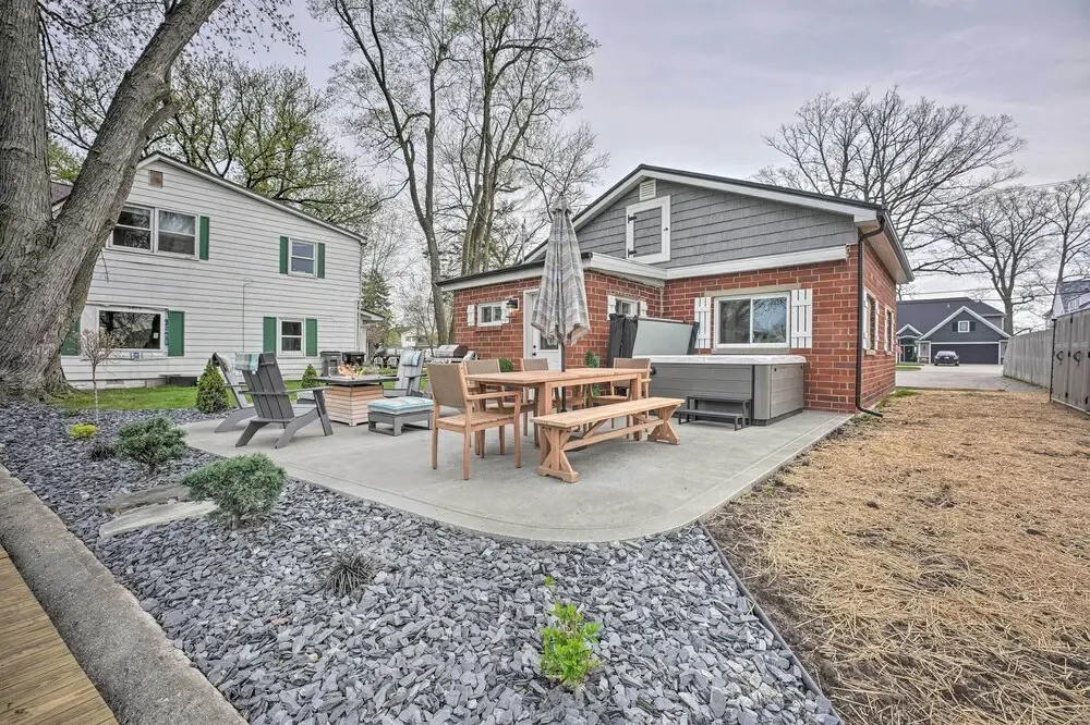 Waterfront Syracuse Home w/ Patio & Fire Pit! - фото 16