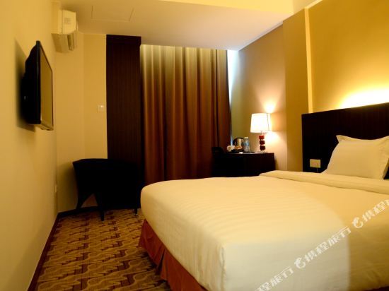 Eminent Hotel
