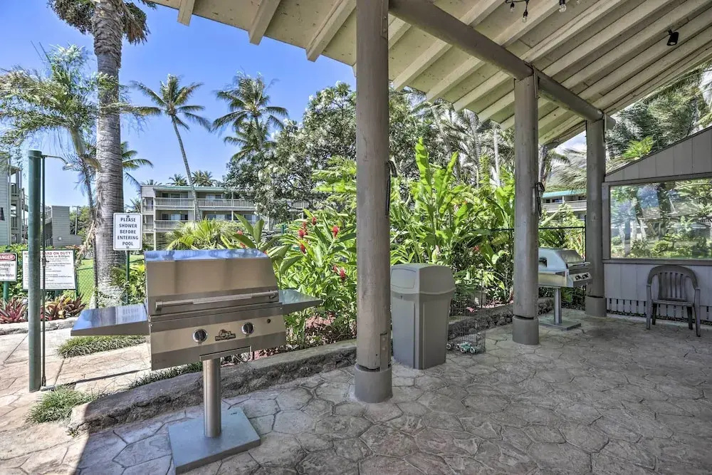 Hawaii Haven: Condo w/ Community Pool, Ocean Views