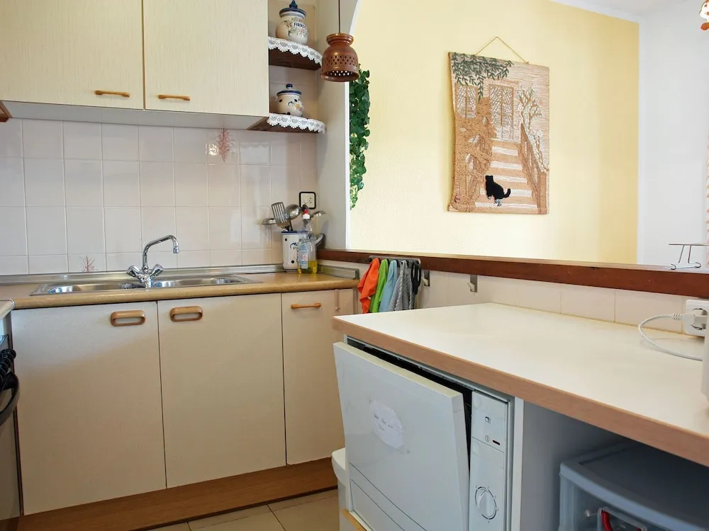 Delightul Holiday Home in St Pere Pescador With Terrace - фото 12