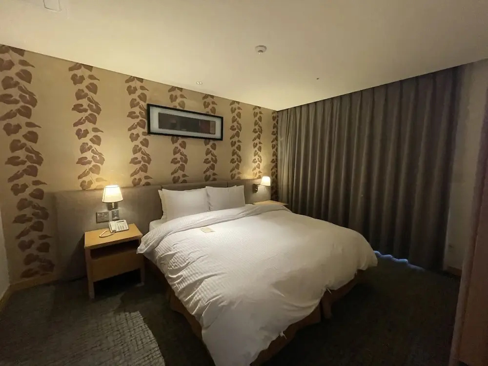 Standard Double Suite (full double bed)
