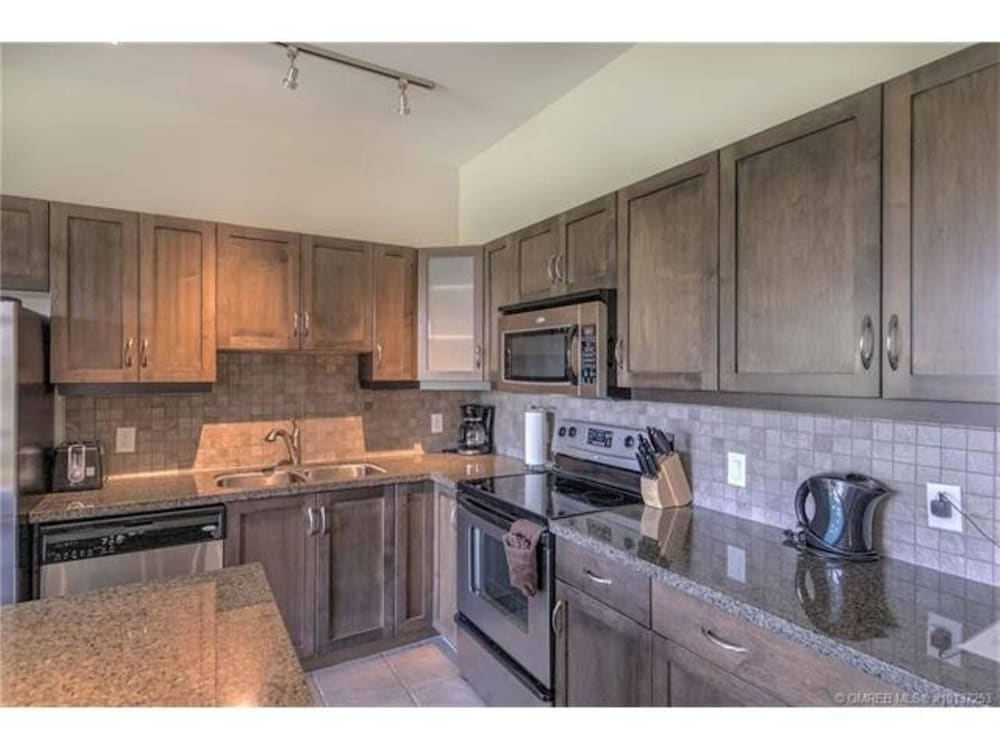 One of a Kind, Top Floor Apartment at Playa #632 - фото 3