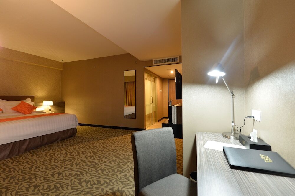 Grand Alora Hotel