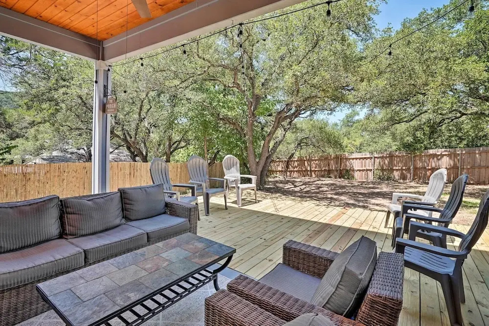 Walk to Lake Austin: Spacious Getaway w/ Patio