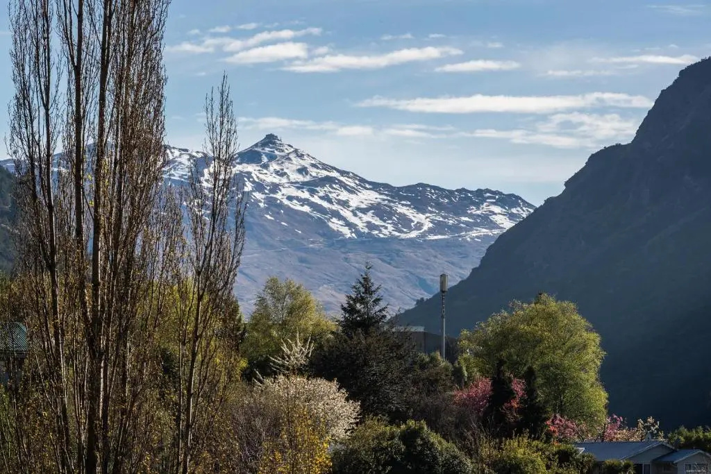 Central Mountain View Paradise