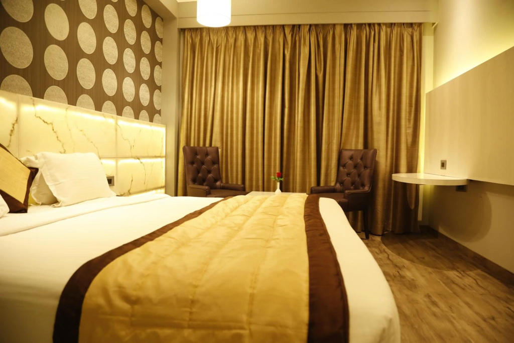 Hotel Orange — 3