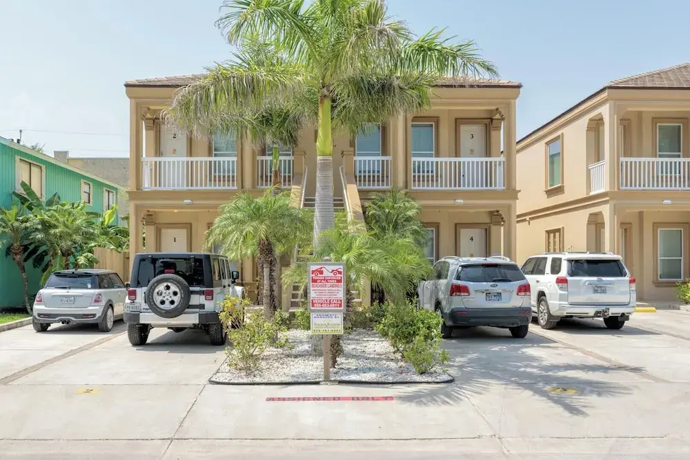 Condo in Quiet 4plex Close to Beach & Pool!