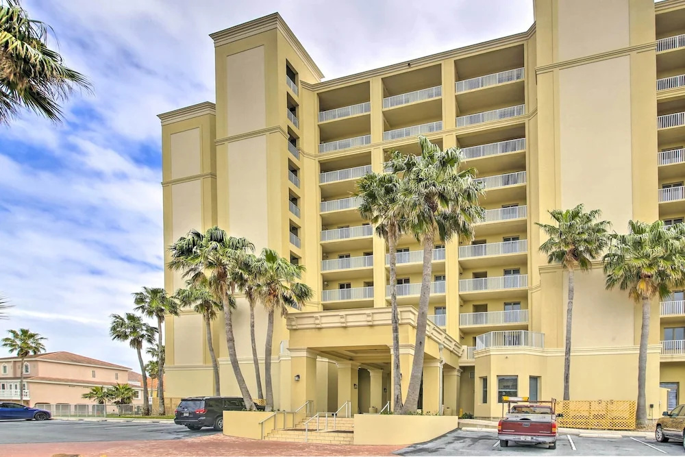 Sunny SPI Las Villas Condo w/ Resort Amenities!