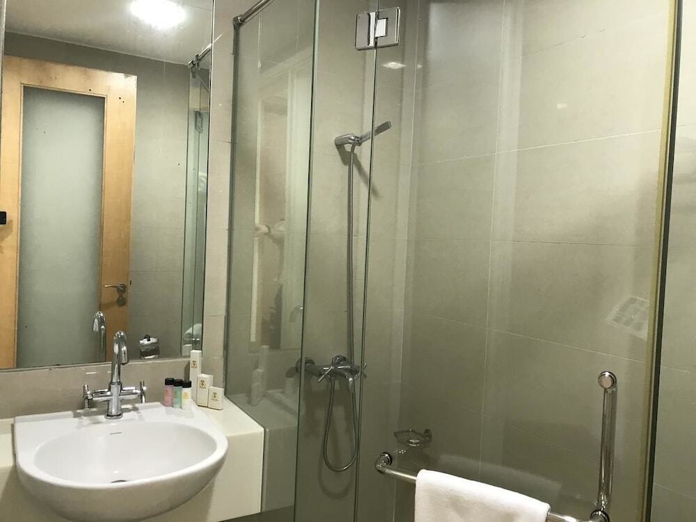 Brunsfield Embassyview Condosuite