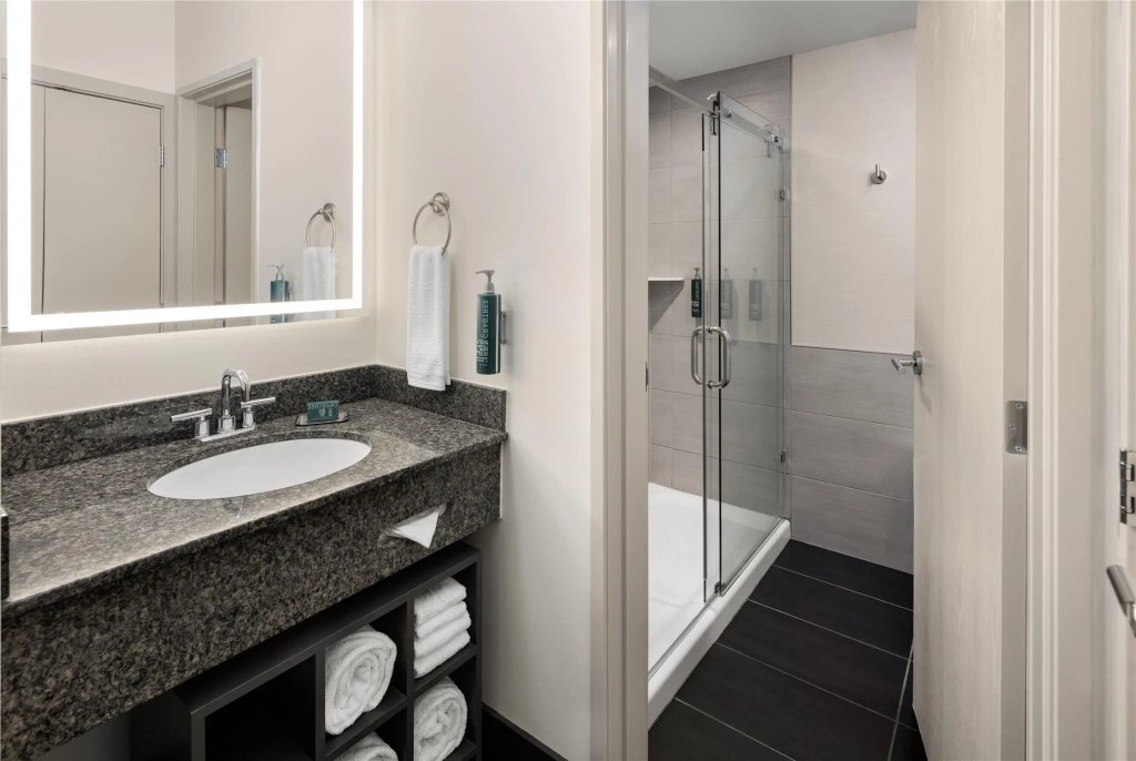Doubletree by Hilton Hotel Racine Harbourwalk - Chambres