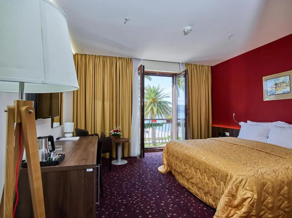 Standard Double room with sea view (full double bed)