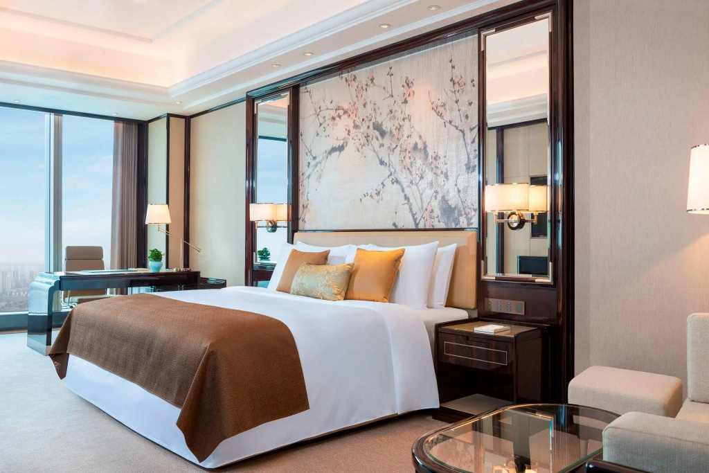 Superior Double room with city view (full double bed)