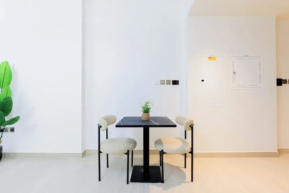 Stylish Stu in Medore Modern Amenities