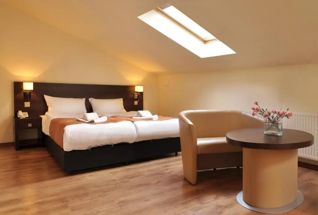 Double room (full double bed)