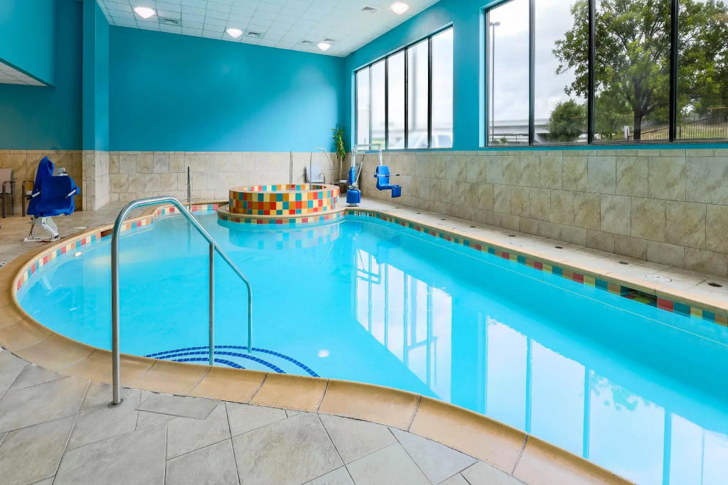 Holiday Inn Express & Suites Fort Worth Downtown by IHG - 2