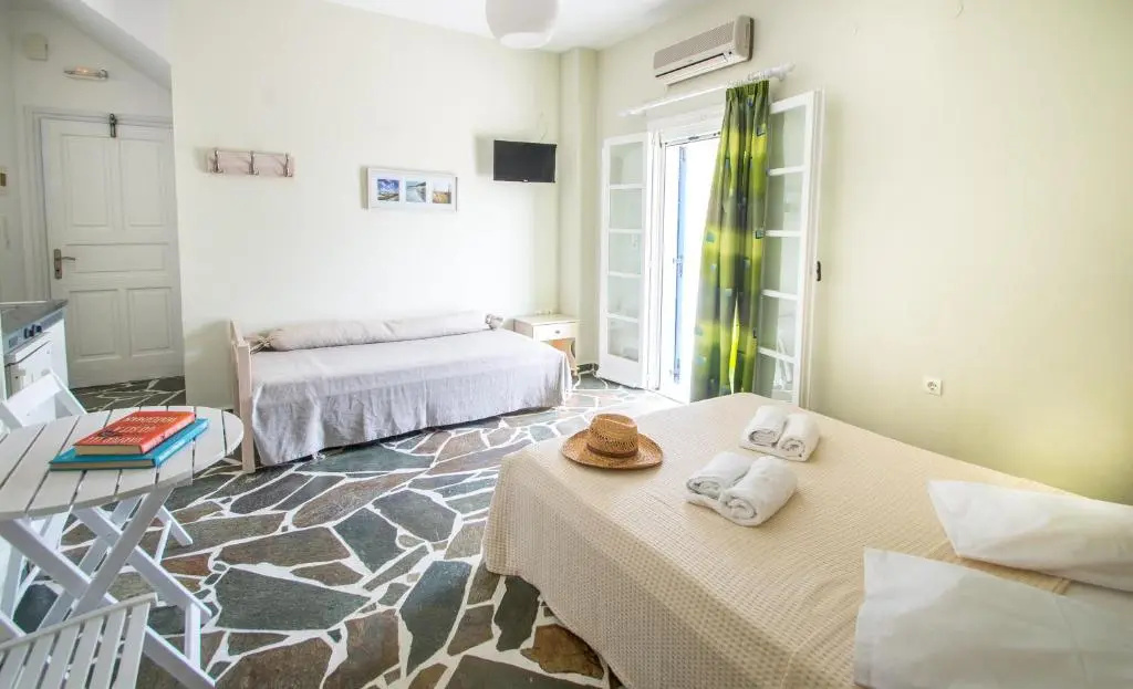 Standard Double room with garden view (full double bed)