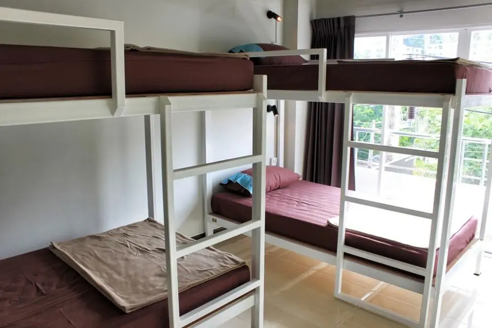 Кровать в общем номере (мужской номер) в Ananas Phuket Central Hostel