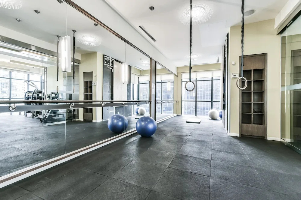 Front Street Luxury Condos - фото 19