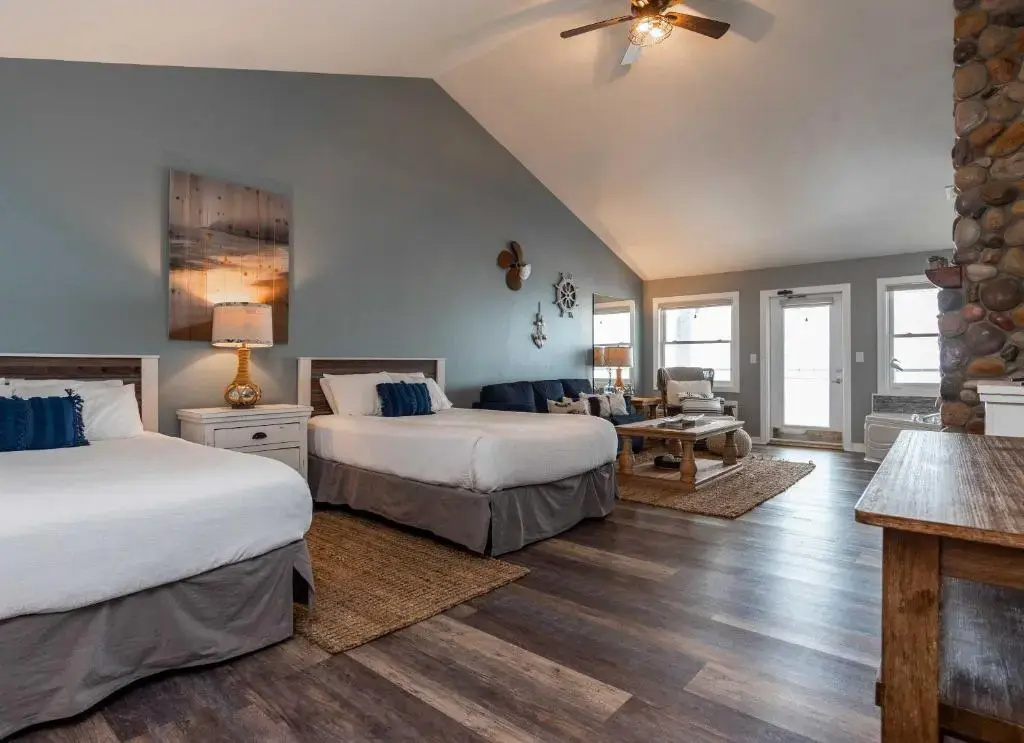 Standard Family room with lake view