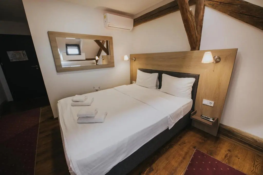Economy room