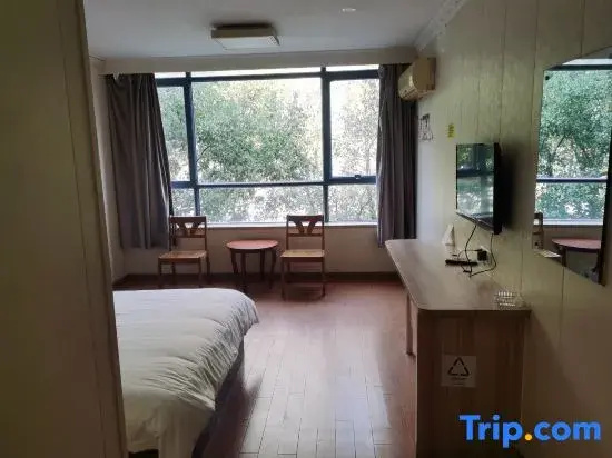 Deluxe Double room (full double bed)