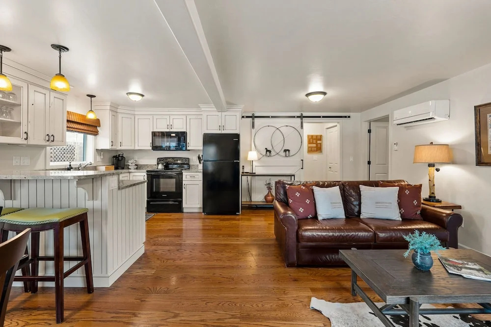 2 Bedrooms Suite