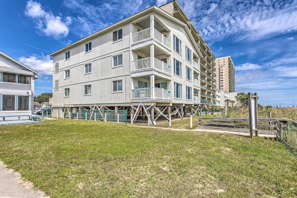 Sunny Windy Hill Beachfront Condo w/ Private Patio, North Myrtle Beach