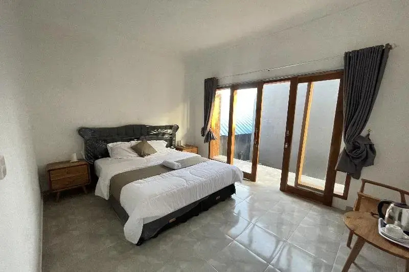 Standard Double room with balcony (full double bed)
