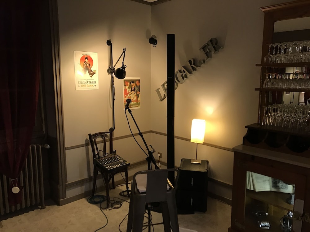 Lobby & Reception