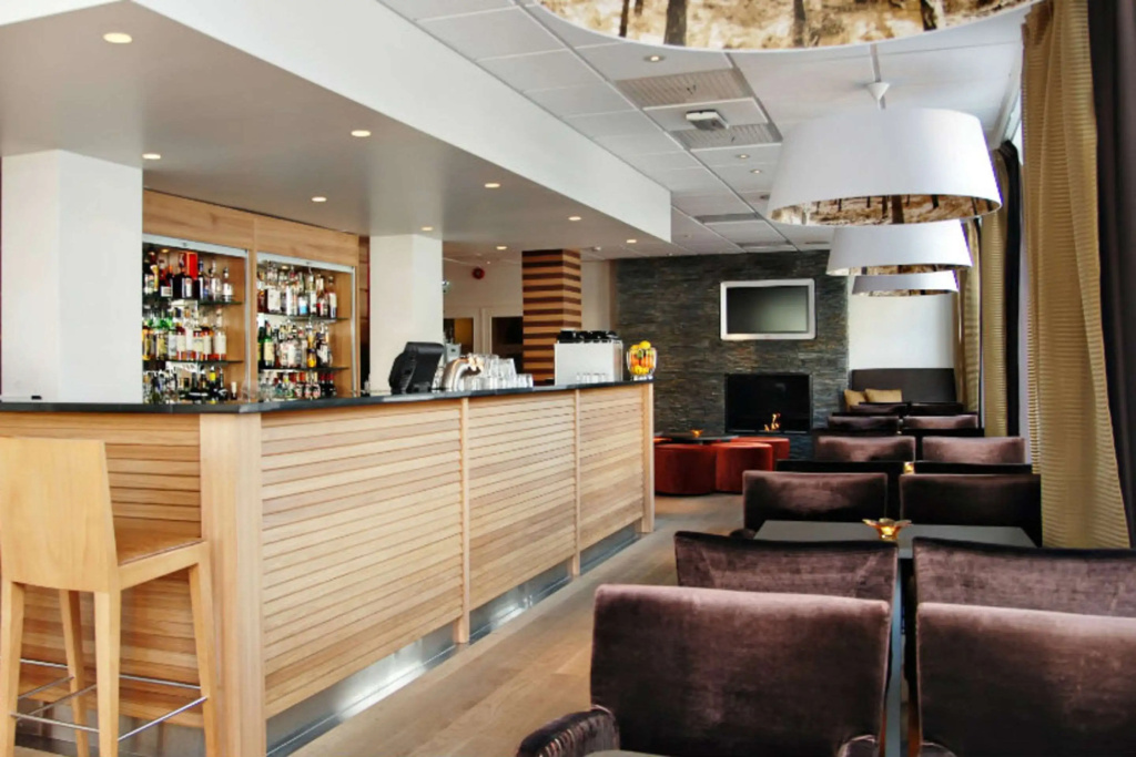 Lobby & Reception