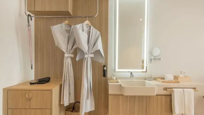 Superior Double room with partial ocean view (full double bed)