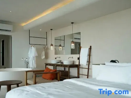 Standard Double room with balcony and with sea view (full double bed)