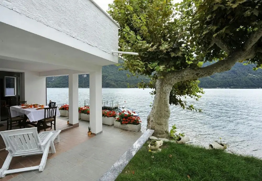 4 Bedrooms Family Villa with lake view