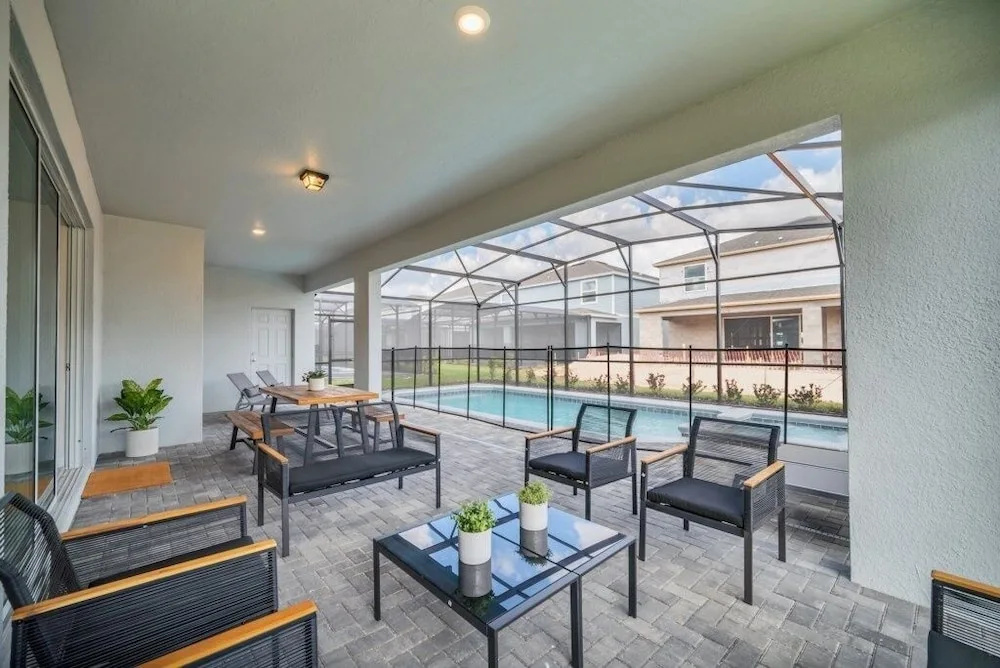 2089elcir 8 Bedroom Villa by RedAwning