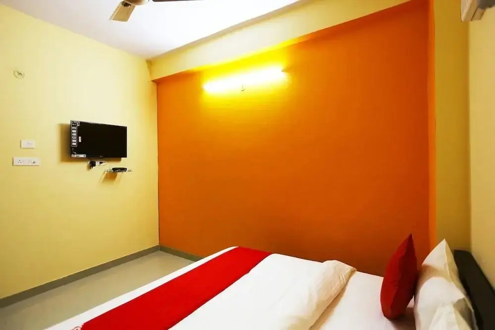 Shri Ram Guest House by OYO Rooms