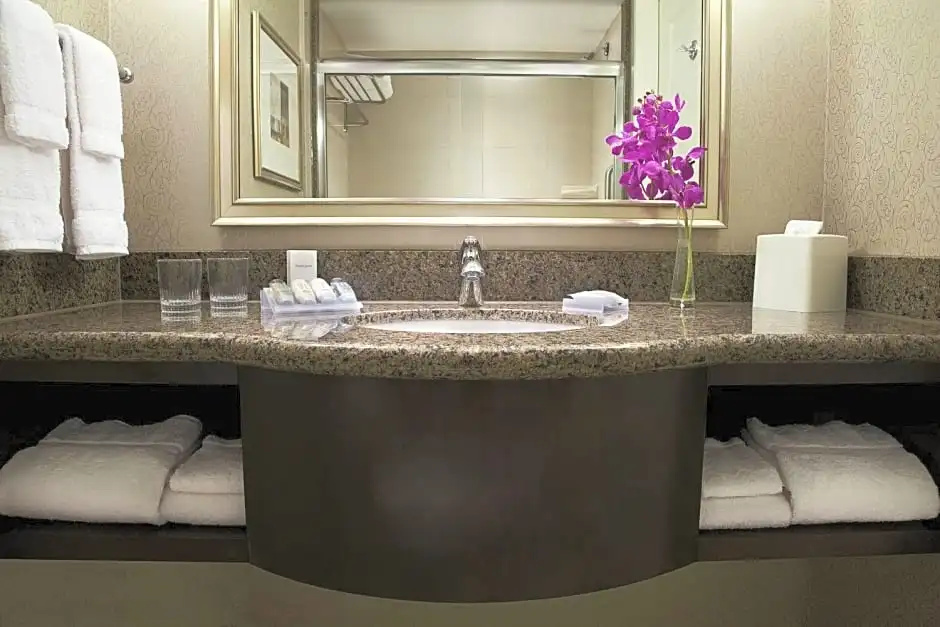 Revery Toronto Downtown, Curio Collection by Hilton - Chambres