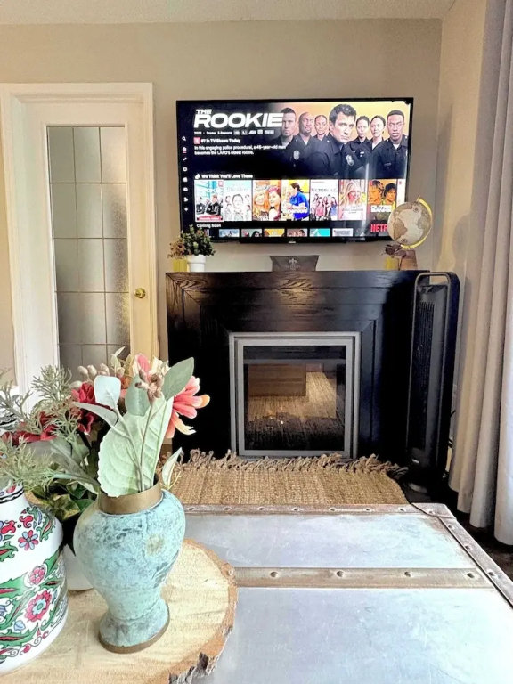 Stylish Downtown Condo near Rogers Place | Parking, Gym, Balcony & Kitchen - фото 37