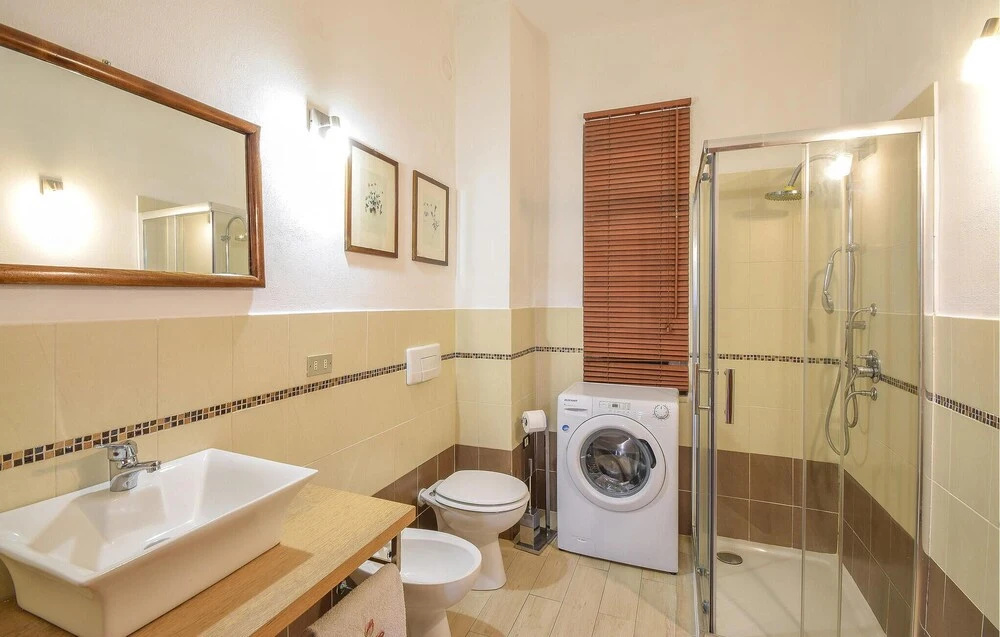 Beautiful Home in Santo Stefano Magra With Wifi and 2 Bedrooms - фото 7