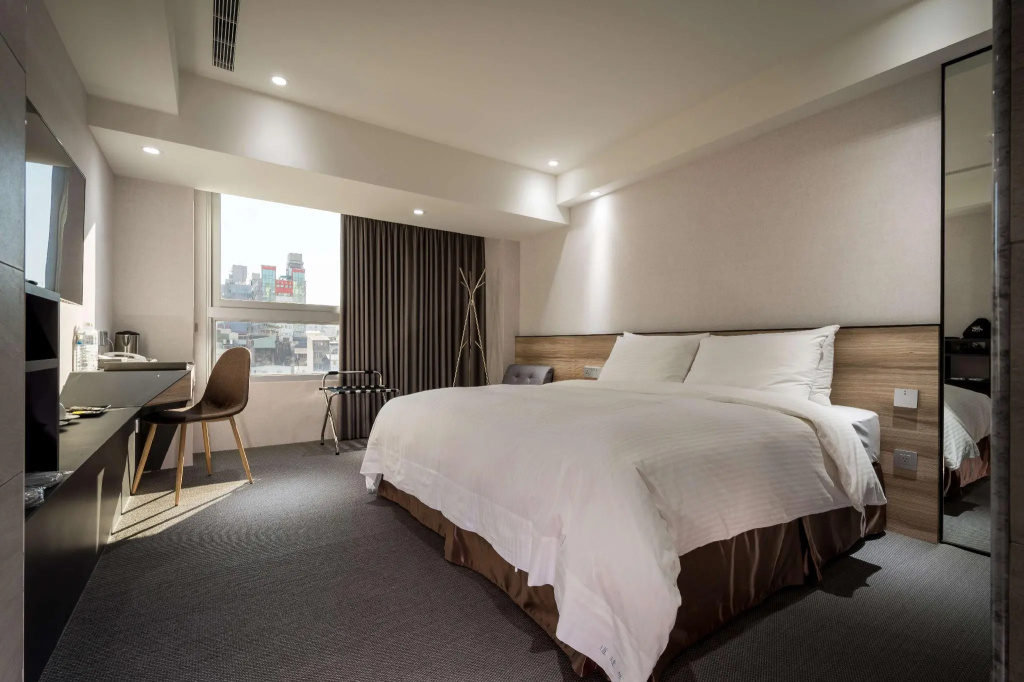 Standard room with park view