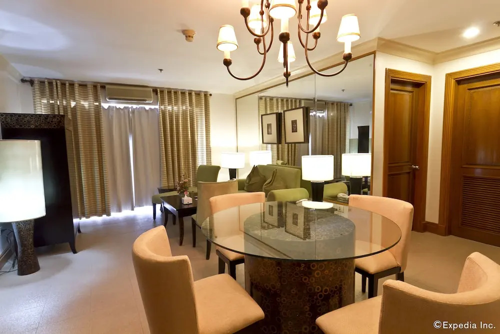 3 Bedrooms Deluxe Suite with balcony