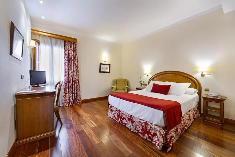 Double room (full double bed)