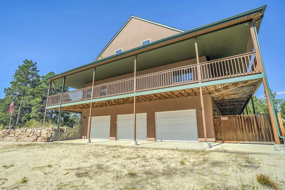 4BD Quiet Ranch Setting Historical Canyon Views