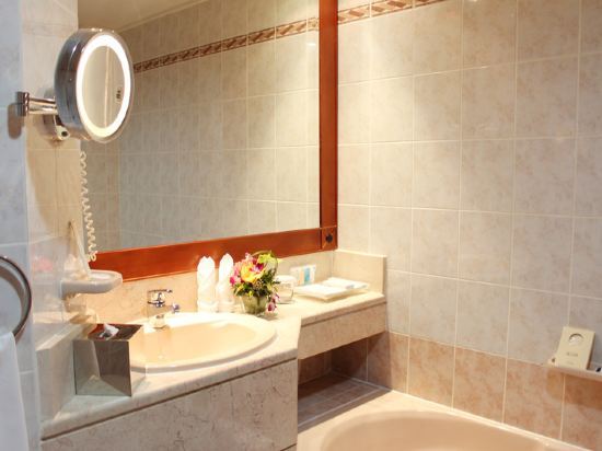 Al Diar Capital Hotel