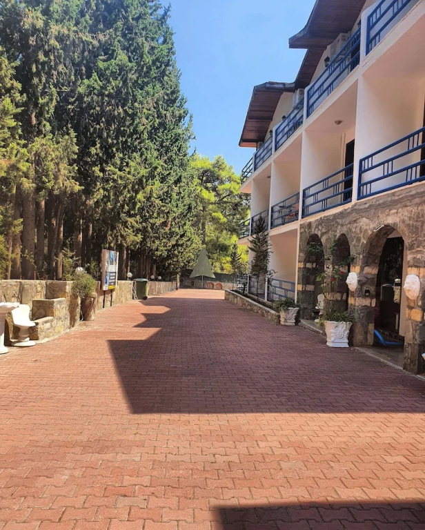 Silver Pine Hotel