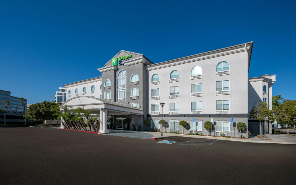 Holiday Inn Express Hotel & Suites San Diego-Sorrento Valley by IHG